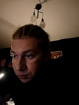 Snapshot of Lovely_milk chatting on December 17, 2024, 11:38 pm Lovely milk online show from December 17, 2024, 11:38 pm