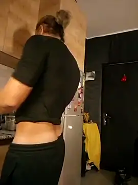 Snapshot of Lovely_milk chatting on January 3, 2025, 2:19 pm Lovely milk online show from January 3, 2025, 2:19 pm