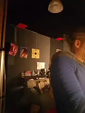 Snapshot of Lovely_milk chatting on March 5, 2025, 4:02 pm Lovely milk online show from March 5, 2025, 4:02 pm