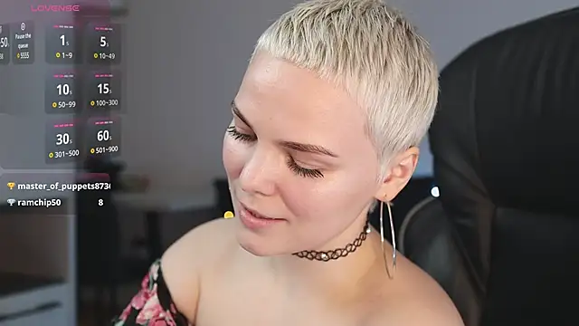 LikaBerry1 online show from February 4, 2025, 7:11 pm