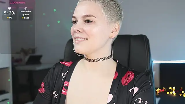 LikaBerry1 online show from March 12, 2025, 7:06 pm