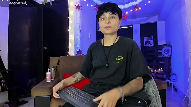 Snapshot of ZuryRamirez_ chatting on December 9, 2024, 8:01 pm ZuryRamirez online show from December 9, 2024, 8:01 pm