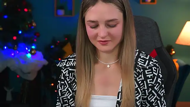 Snapshot of DeboraLarson chatting on December 20, 2024, 4:09 am DeboraLarson online show from December 20, 2024, 4:09 am