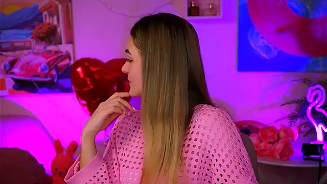 Snapshot of DeboraLarson chatting on February 22, 2025, 6:39 am DeboraLarson online show from February 22, 2025, 6:39 am