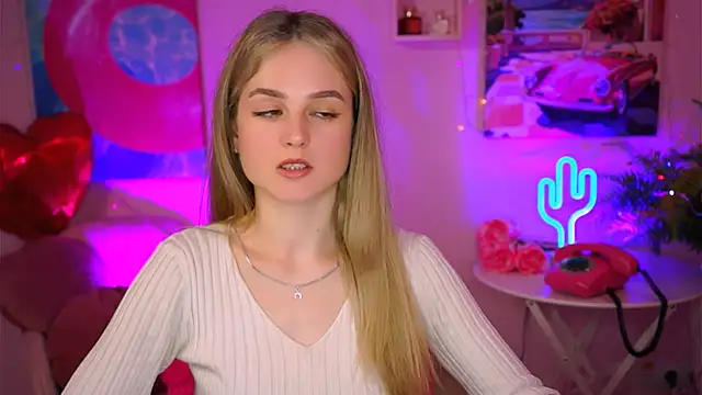 Snapshot of DeboraLarson chatting on March 10, 2025, 6:49 am DeboraLarson online show from March 10, 2025, 6:49 am