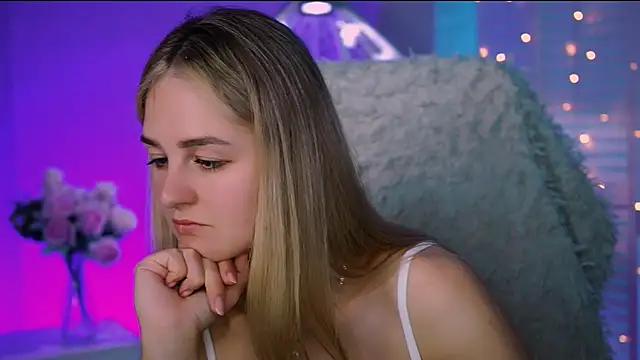 Snapshot of DeboraLarson chatting on September 11, 2025, 4:12 am DeboraLarson online show from September 11, 2025, 4:12 am