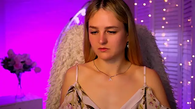 Snapshot of DeboraLarson chatting on October 16, 2025, 3:29 am DeboraLarson online show from October 16, 2025, 3:29 am