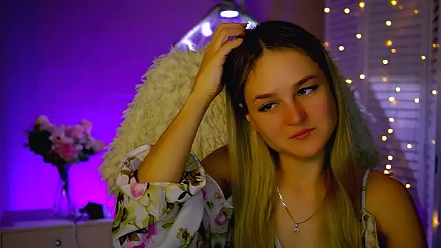 DeboraLarson online show from December 2, 2025, 3:56 am