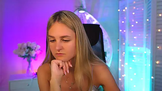 DeboraLarson online show from March 27, 2026, 3:12 am