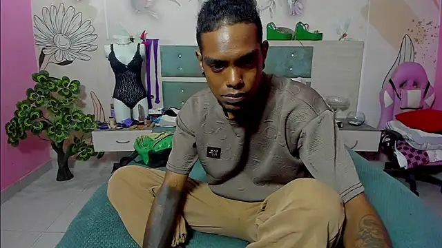 bigblackhotx1 online show from February 5, 2026, 1:05 pm