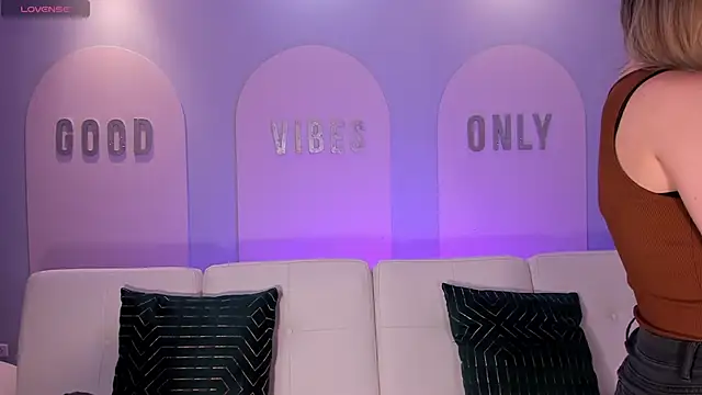 StacyWoods online show from April 14, 2026, 11:05 am