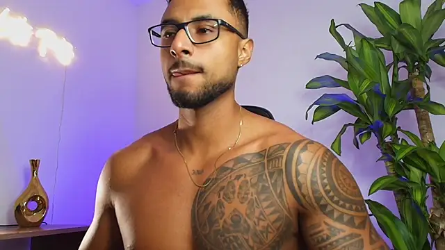 LiamGarcia1 online show from December 17, 2025, 2:12 pm