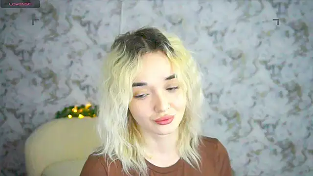 Snapshot of Ashley_S chatting on April 19, 2026, 10:23 pm Ashley S online show from April 19, 2026, 10:23 pm