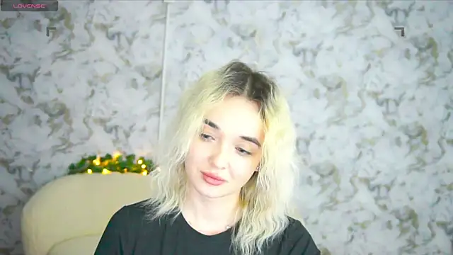 Snapshot of Ashley_S chatting on April 21, 2026, 1:42 am Ashley S online show from April 21, 2026, 1:42 am