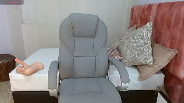 sussy leon online show from September 19, 2025, 12:39 pm