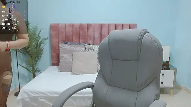 sussy leon online show from December 1, 2025, 7:30 pm