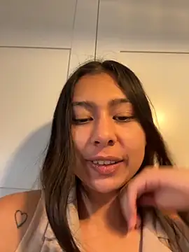 Im sophia1 online show from November 18, 2025, 4:33 pm