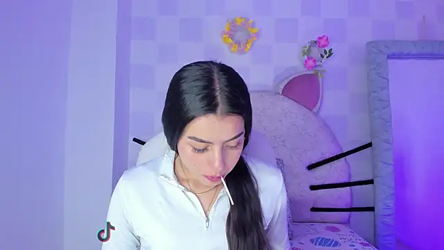 nattaly adams online show from October 1, 2025, 7:42 pm