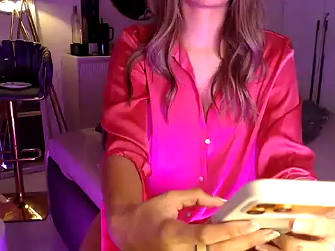 Snapshot of trippy_tina chatting on June 12, 2026, 12:26 pm trippy tina online show from June 12, 2026, 12:26 pm