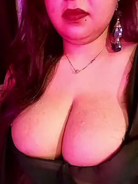 Suhanakhan00 online show from May 10, 2026, 7:08 pm