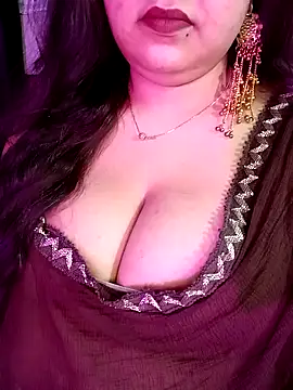 Suhanakhan00 online show from May 25, 2026, 7:20 pm