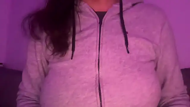 Serena 4you online show from November 12, 2025, 7:57 pm