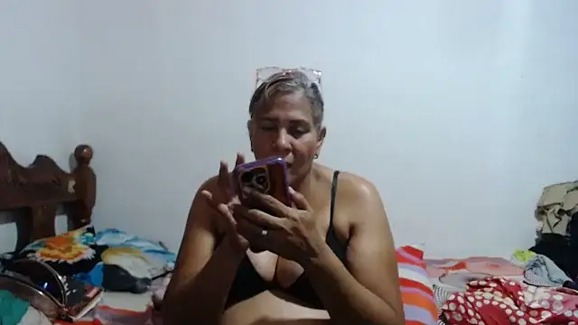 Snapshot of tamibusty chatting on October 22, 2025, 4:40 pm tamibusty online show from October 22, 2025, 4:40 pm