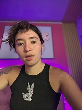 Sophie LS online show from December 5, 2025, 1:52 pm