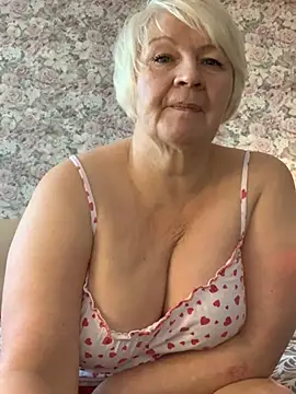 Laura Millf online show from January 19, 2025, 10:28 am