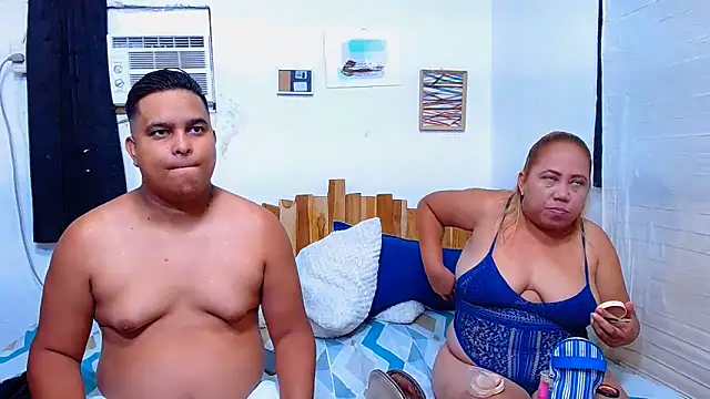 Snapshot of lucasandSofi chatting on June 4, 2026, 12:16 am lucasandSofi online show from June 4, 2026, 12:16 am