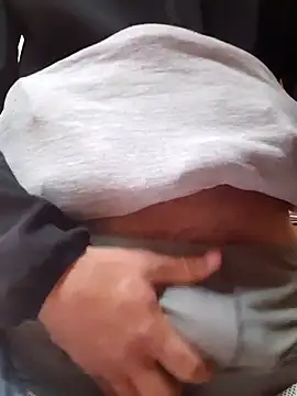 Snapshot of fg7318 chatting on October 6, 2025, 5:43 pm fg7318 online show from October 6, 2025, 5:43 pm