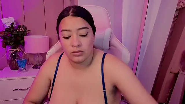 MollyBigBoobs12 online show from March 3, 2026, 8:15 pm