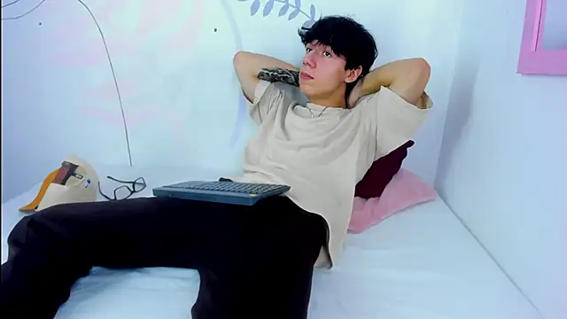 EVAN XOX online show from January 8, 2025, 9:34 pm