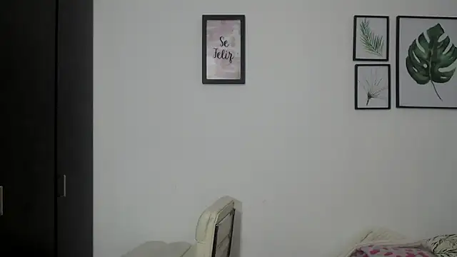 Snapshot of viki_mom chatting on December 4, 2024, 11:46 pm viki mom online show from December 4, 2024, 11:46 pm