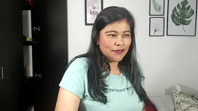 Snapshot of viki_mom chatting on December 29, 2024, 3:22 am viki mom online show from December 29, 2024, 3:22 am