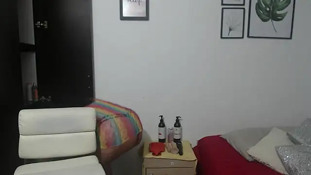 Snapshot of viki_mom chatting on January 6, 2025, 3:20 am viki mom online show from January 6, 2025, 3:20 am