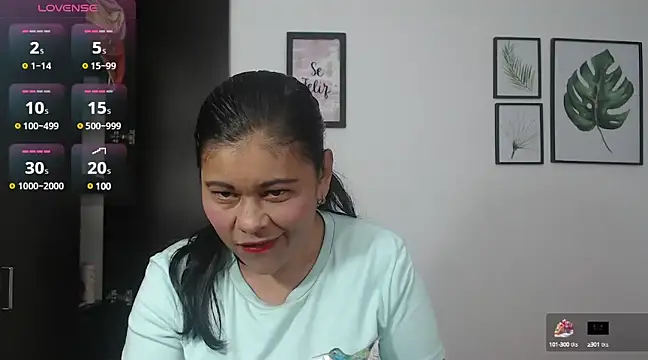 Snapshot of viki_mom chatting on February 12, 2025, 4:01 am viki mom online show from February 12, 2025, 4:01 am