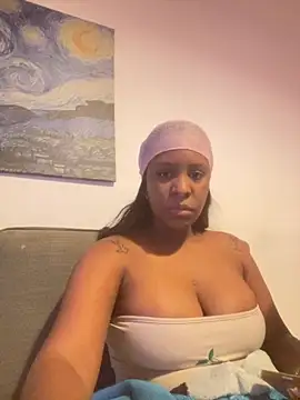 Snapshot of Turealmamichula chatting on October 21, 2025, 6:36 am Turealmamichula online show from October 21, 2025, 6:36 am