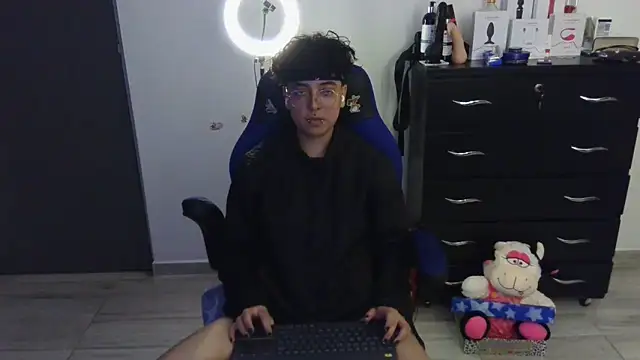 thomascooper7 online show from March 6, 2025, 12:43 am