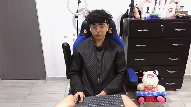 thomascooper7 online show from March 10, 2025, 1:56 am