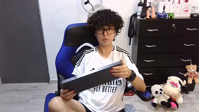 thomascooper7 online show from September 16, 2025, 7:15 pm