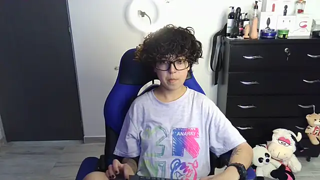 thomascooper7 online show from September 23, 2025, 8:12 pm