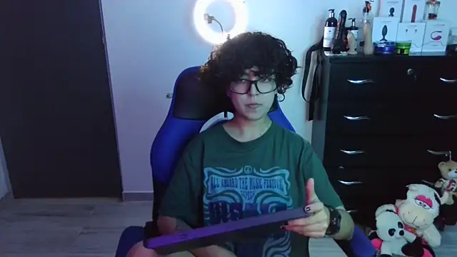 thomascooper7 online show from September 26, 2025, 7:07 pm