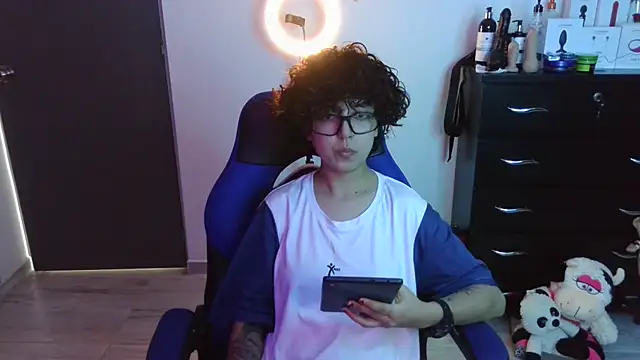 thomascooper7 online show from October 13, 2025, 7:25 pm