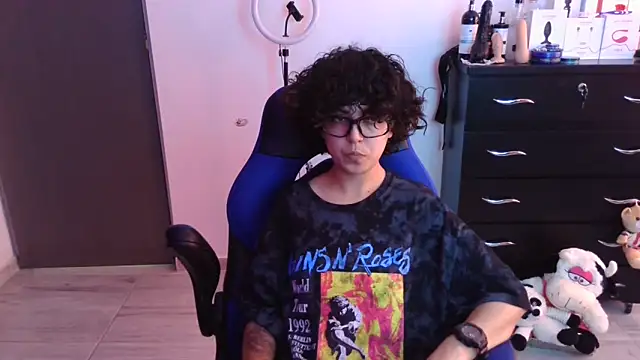 thomascooper7 online show from November 4, 2025, 7:02 pm