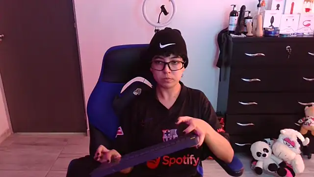 thomascooper7 online show from November 13, 2025, 6:40 pm