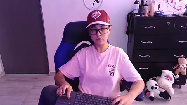 thomascooper7 online show from November 15, 2025, 6:26 pm