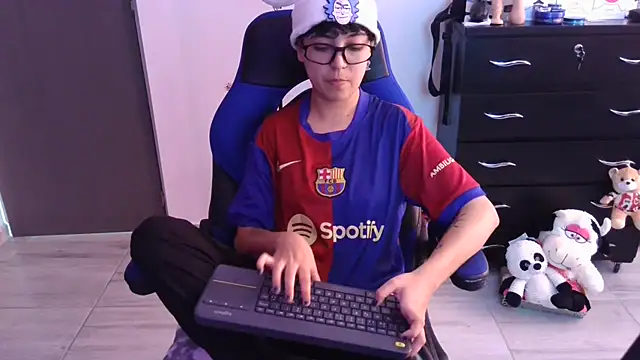 thomascooper7 online show from December 16, 2025, 5:07 pm