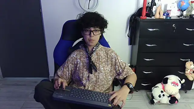 thomascooper7 online show from April 12, 2026, 8:36 pm