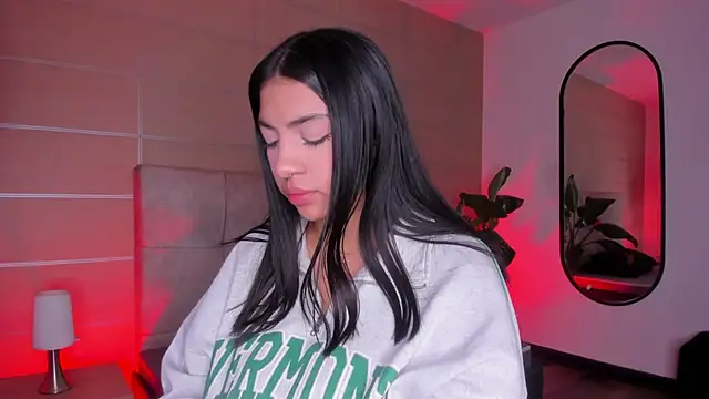 Snapshot of Christine_Laam chatting on February 10, 2026, 12:09 pm Christine Laam online show from February 10, 2026, 12:09 pm